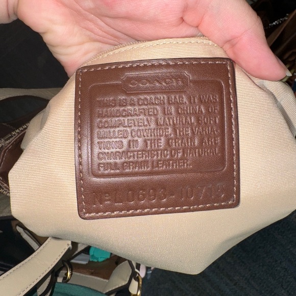 Like New Coach Shoulder Bag Pebbled Leather - Picture 8 of 8